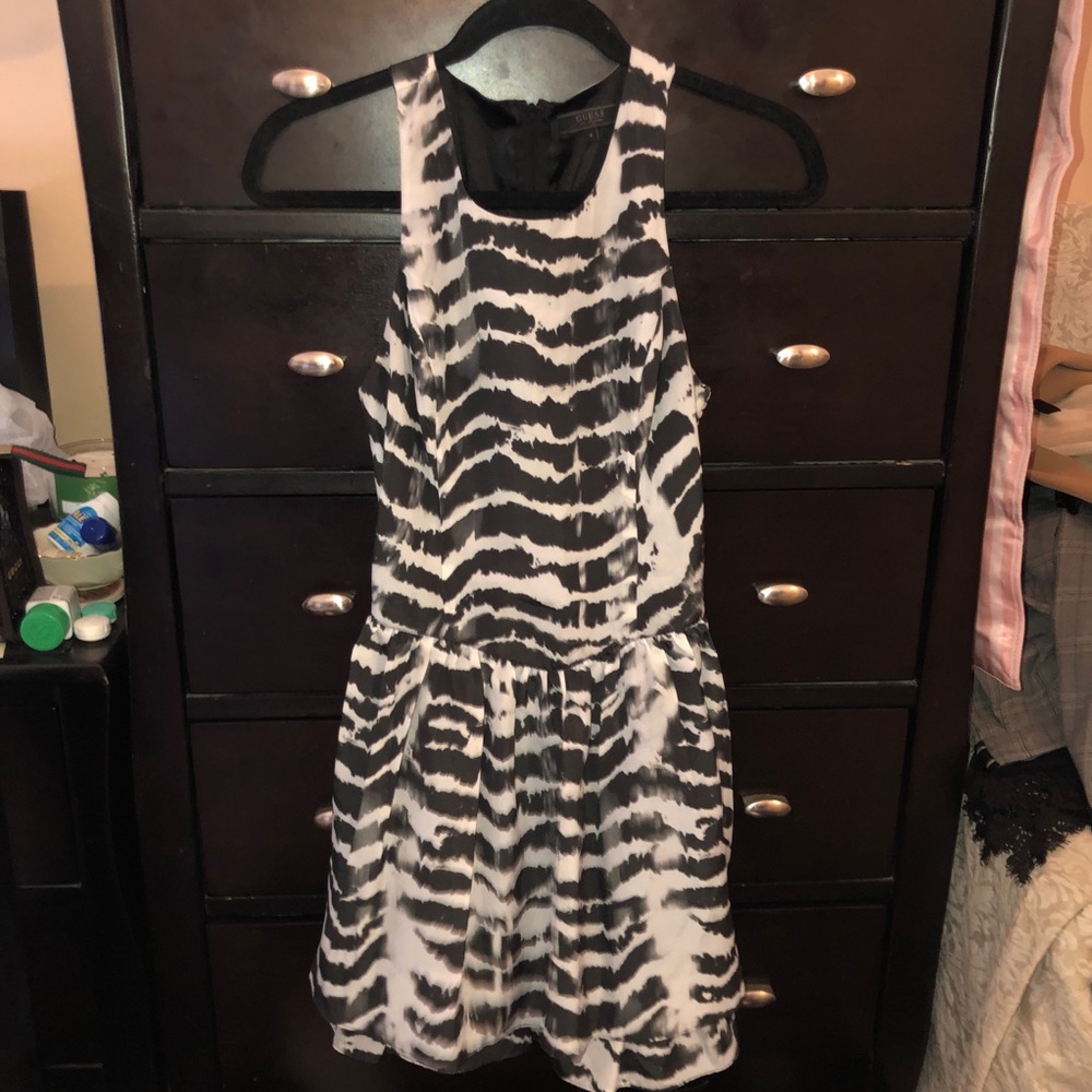 GUESS - BLACK AND WHITE PART DRESS - size 4